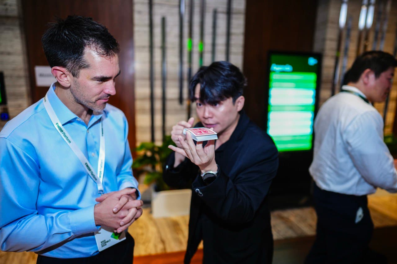 Roving Magicians for Corporate Event - Photo 3